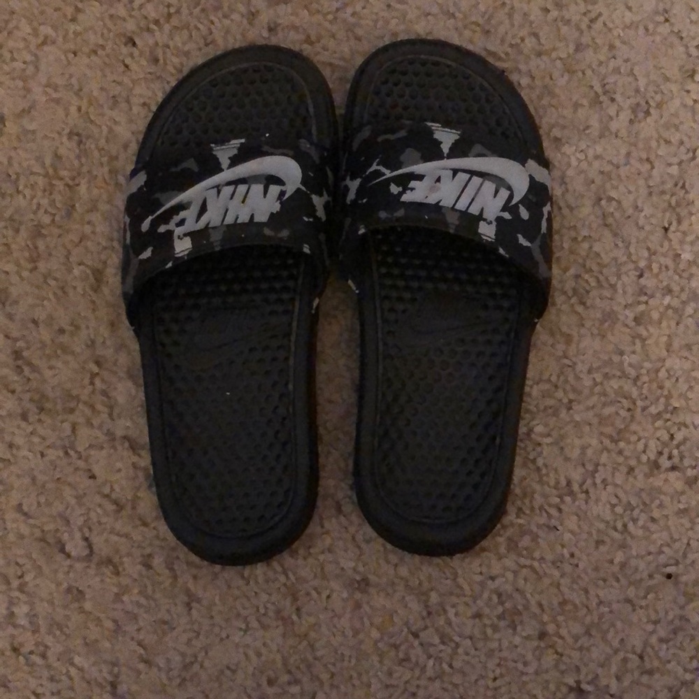 Nikes slides